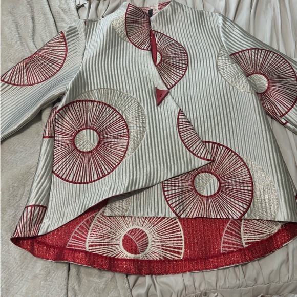 IC COLLECTION Red and White Patterned Blouse - Picture 7 of 10